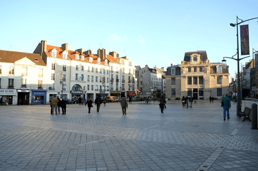 Une rue avec des immeubles loi Malraux Ile-de-France