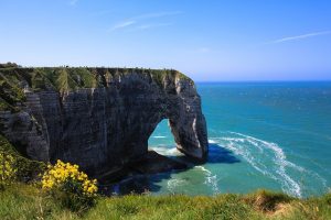 Cote de la normandie non loin des immeubles loi malraux