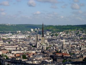 Vue de la ville de Rouen avec des immeubles éligibles loi malraux