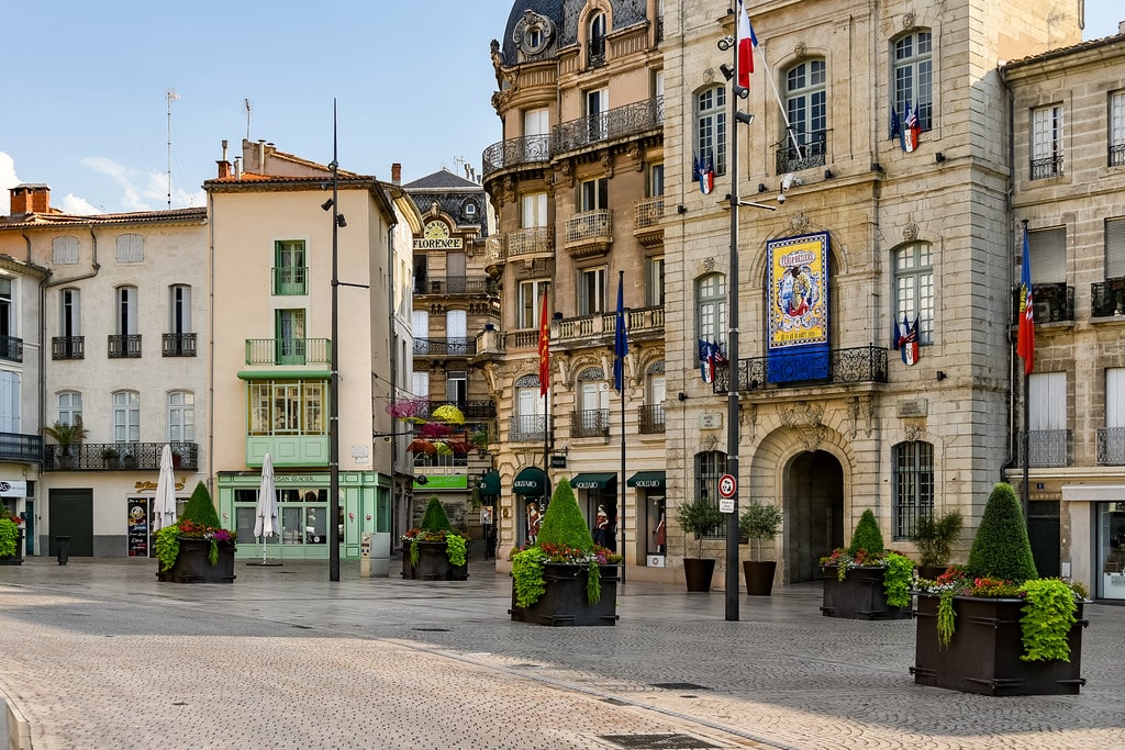 Rue avec des immeubles loi malraux beziers