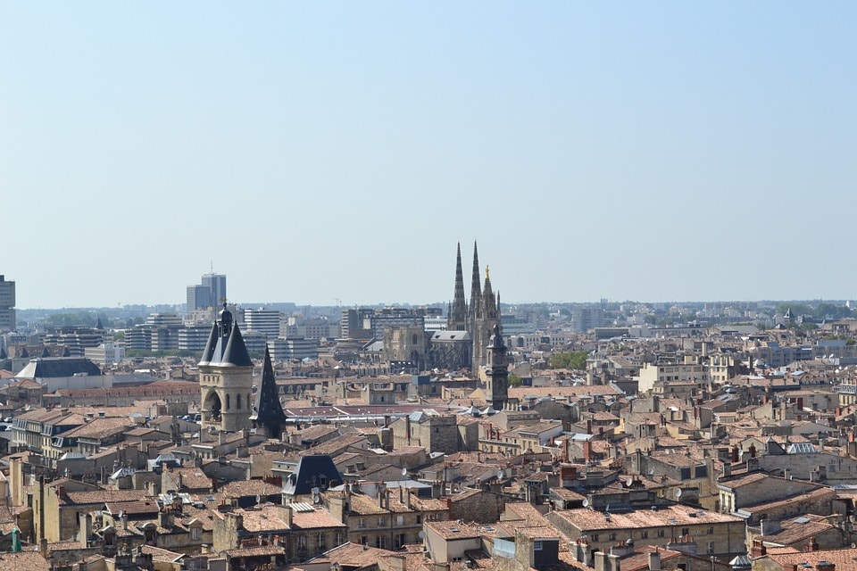 Vue aérienne des immeubles en loi malraux bordeaux et des entreprises