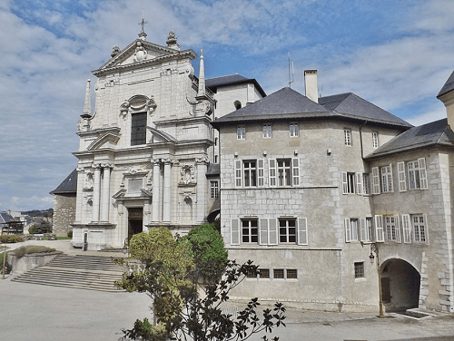 Une chapelle près des bâtiments loi Malraux Chambery