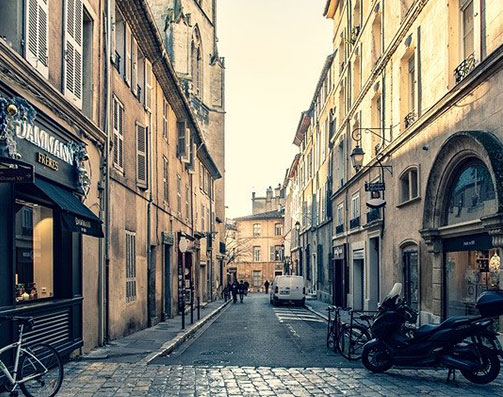 Rue d'Aix-en-Provence, au coeur du quartier éligible loi Malraux