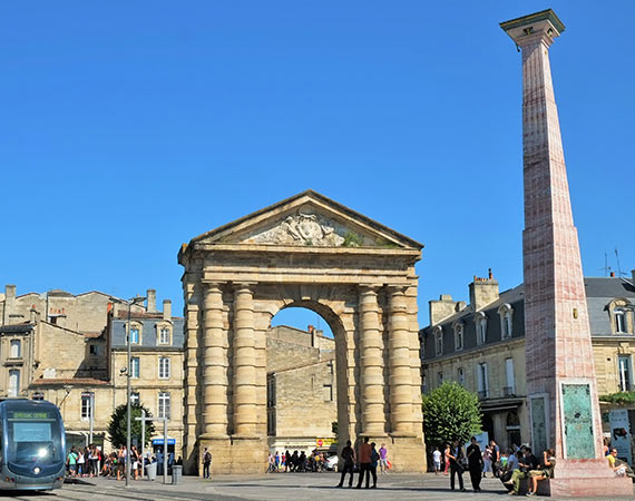 une place loi malraux bordeaux
