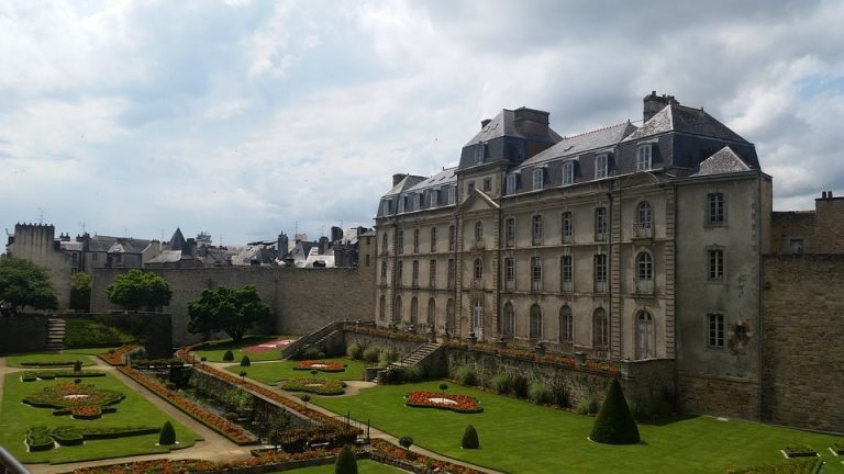 chateau eligible loi malraux vannes